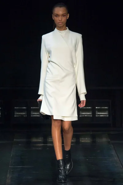 Look 32